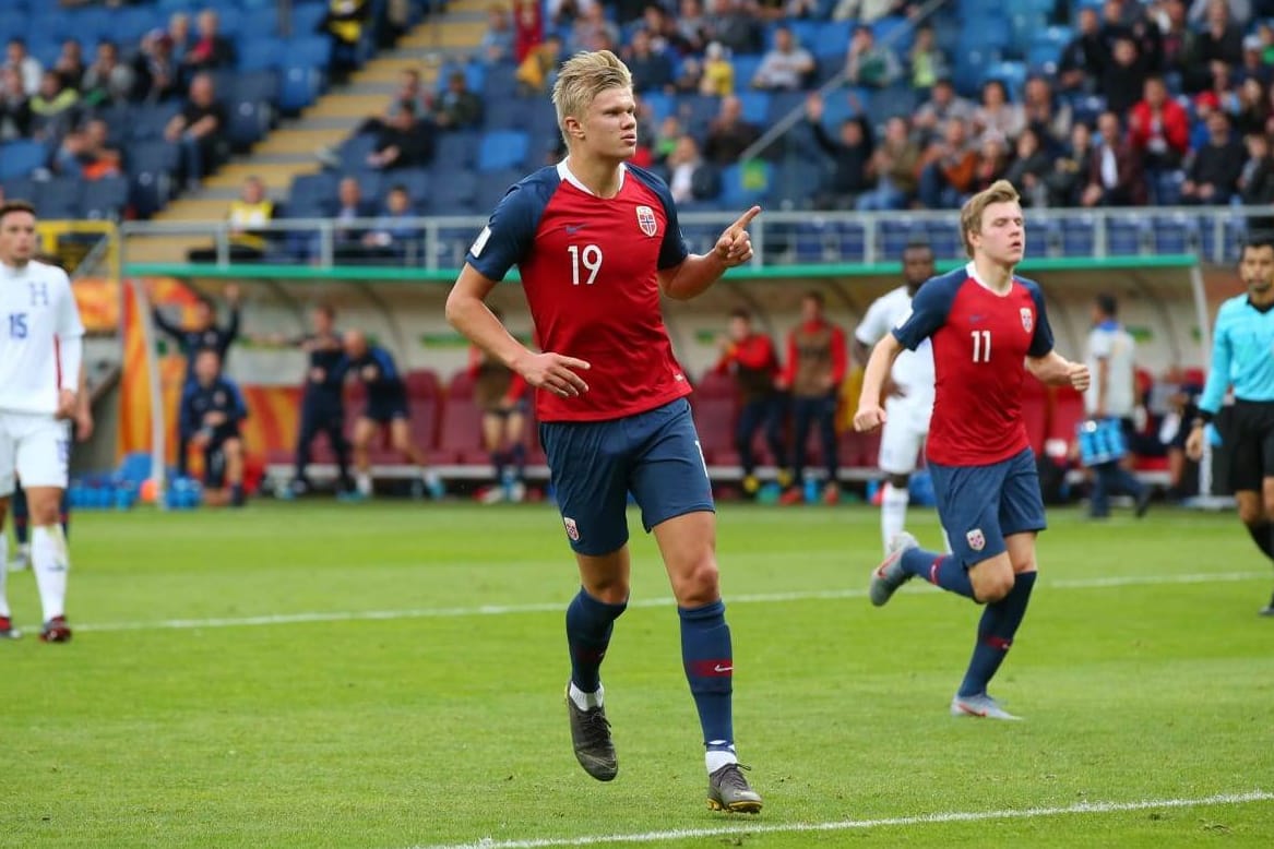 Erling Haland (Mitte) hat gegen Honduras viel Grund zum Jubeln.
