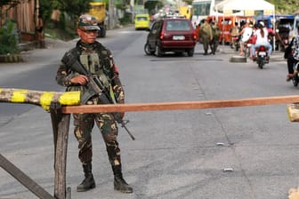 Ein philippinischer Soldat: Auf der Insel Jolo wurde ein Niederländer getötet. (Archivbild)