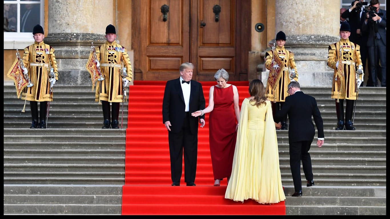 Donald Trump und Theresa May: Bei seinem letzten Besuch sorgte der US-Präsident für viele seltsame Szenen.