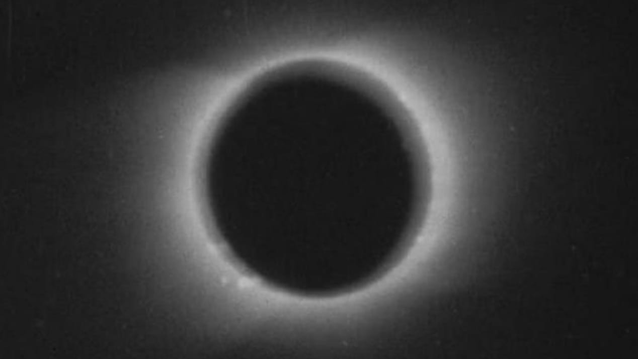 Sonnenfinsternis im Jahre 1900: Wissenschaftler haben offenbar den ältesten Film über eine totale Sonnenfinsternis wiederentdeckt.