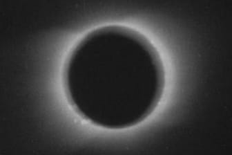 Sonnenfinsternis im Jahre 1900: Wissenschaftler haben offenbar den ältesten Film über eine totale Sonnenfinsternis wiederentdeckt.