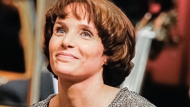 Die französische Pianistin Hélène Grimaud engagiert sich für Wölfe.