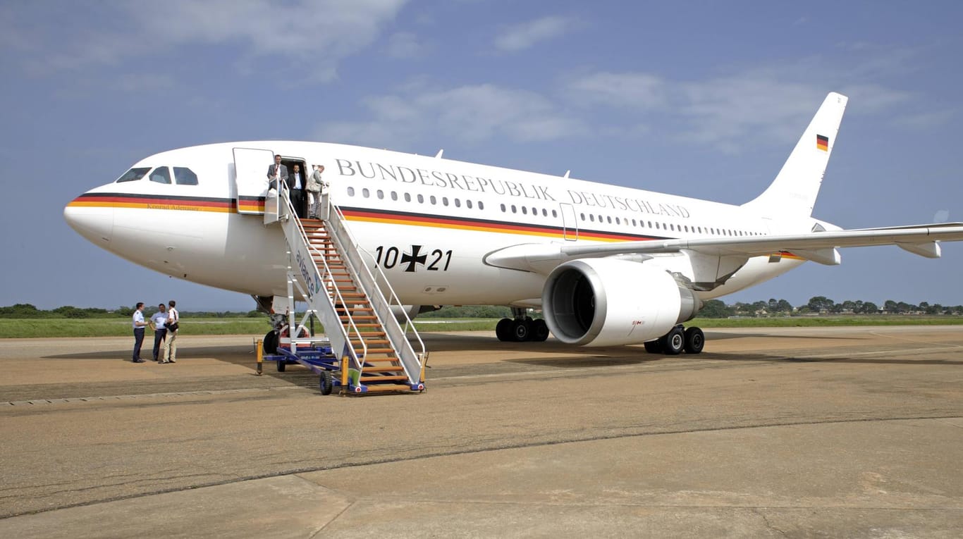 Airbus A310 der Flugbereitschaft: Die Regierungsflieger fielen durch eine Pannenserie auf. (Symbolbild)