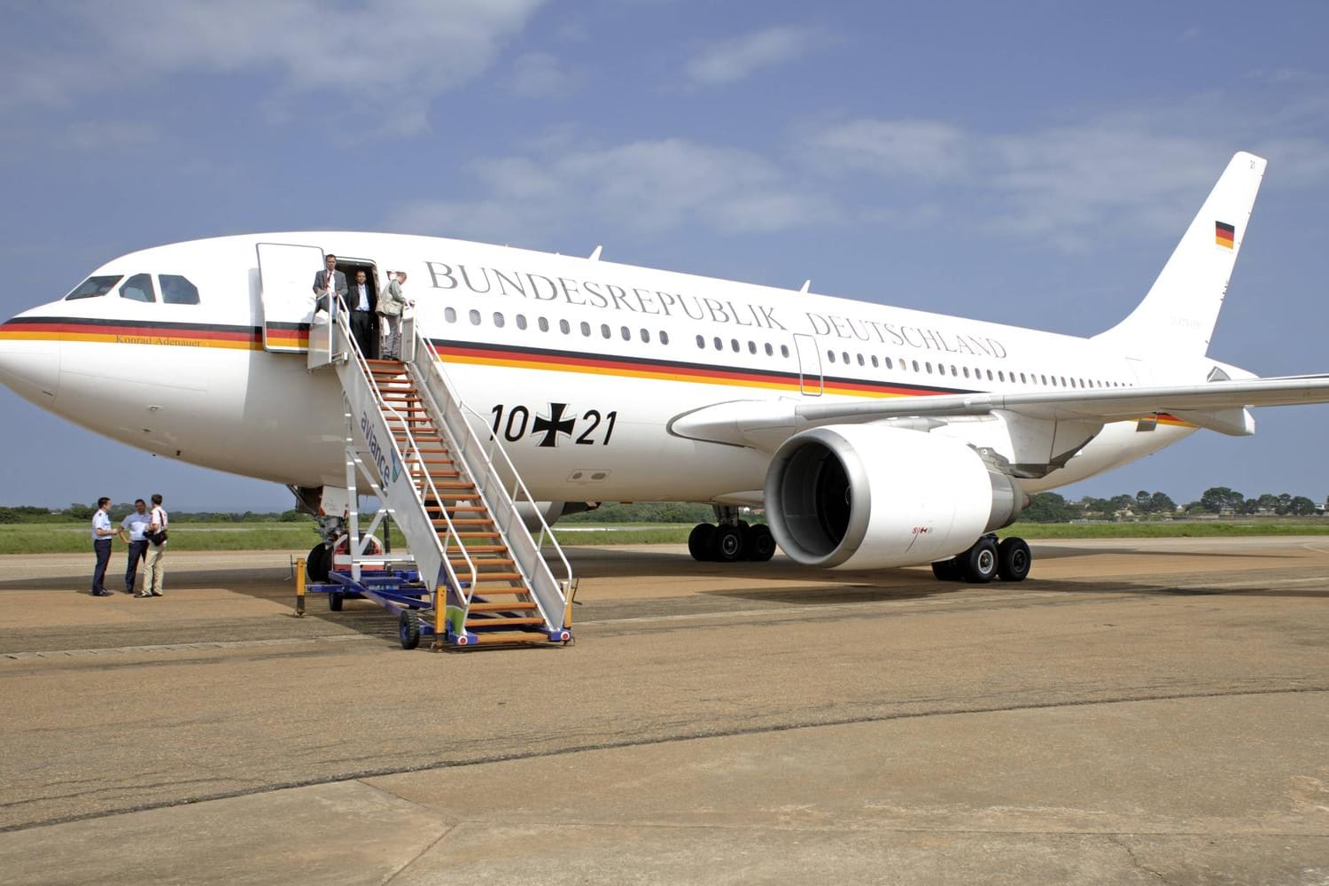 Airbus A310 der Flugbereitschaft: Die Regierungsflieger fielen durch eine Pannenserie auf. (Symbolbild)