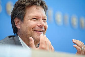 Robert Habeck, der Co-Vorsitzende von Bündnis 90/Die Grünen nach der Europawahl: Die Partei landet in einer Forsa-Umfrage bei 27 Prozent.