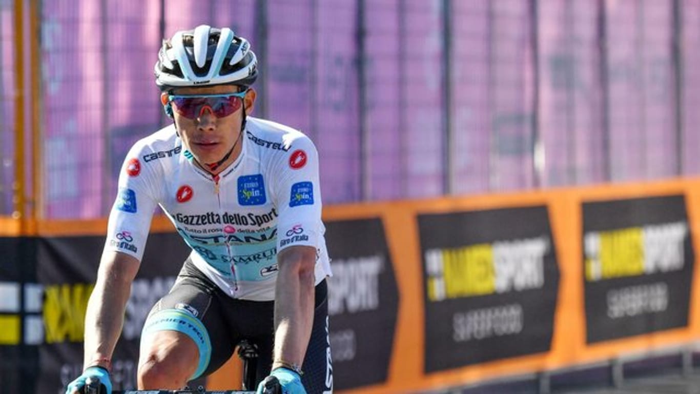 Wurde auf der vorletzten Giro-Etappe von einem Fan unsanft ausgebremst: Miguel Angel Lopez.