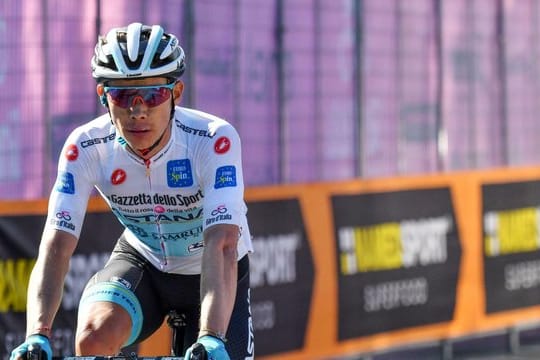 Wurde auf der vorletzten Giro-Etappe von einem Fan unsanft ausgebremst: Miguel Angel Lopez.