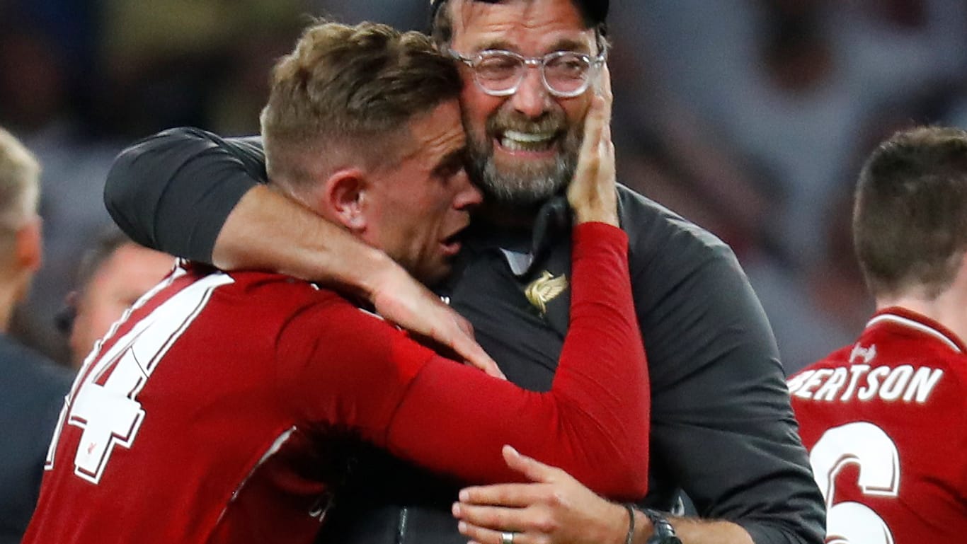 Pure Freude: Liverpool-Trainer Jürgen Klopp (.) und sein Kapitän Jordan Henderson nach dem Abpfiff des Champions-League-Endspiels.
