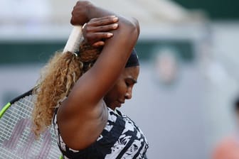 Serena Williams kann ihre Enttäuschung über das Aus bei den French Open nicht verbergen.