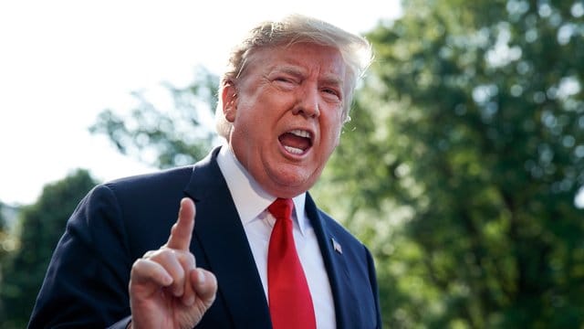 Donald Trump sieht die Einführung von Strafzöllen als Mittel im Migrantenstreit mit Mexiko. Donald Trump sieht die Einführung von Strafzöllen als Mittel im Migrantenstreit mit Mexiko.