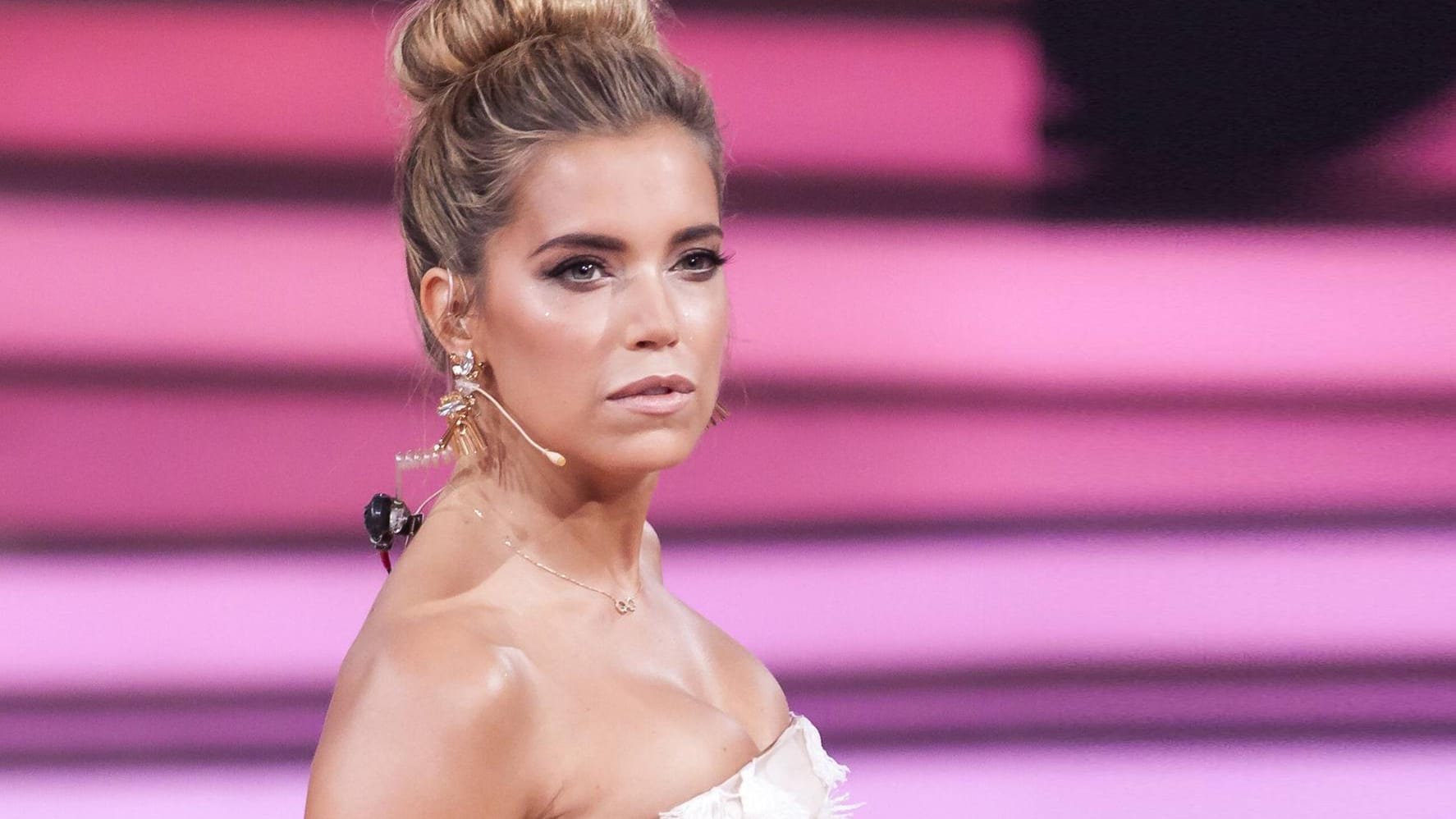 Sylvie Meis: Die Moderatorin hat sich für die Hochzeit ihrer Freundin in Schale geworfen.