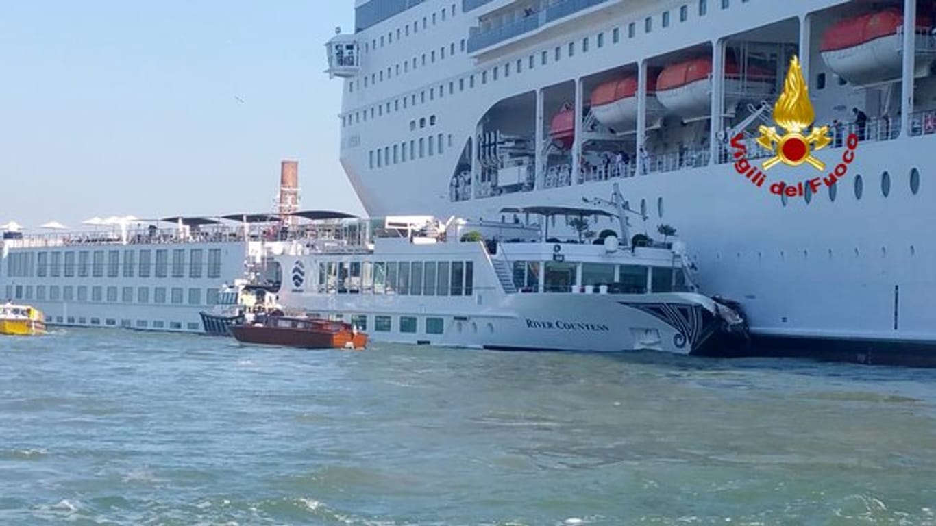 Das Kreuzfahrtschiff "Msc Opera" ist im Kanal von Giudecca mit einem Touristenboot zusammengestossen.