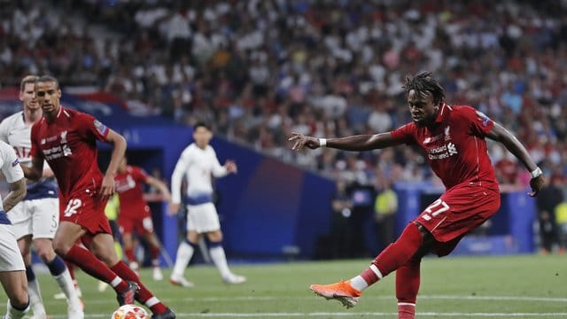 Divock Origi (r) schoss Liverpool zum Champions-League-Sieg.