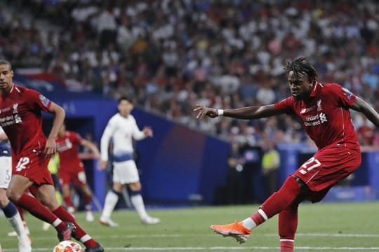 Divock Origi (r) schoss Liverpool zum Champions-League-Sieg.