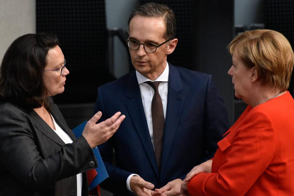 Andrea Nahles, Heiko Maas (beide SPD) und Angela Merkel (CDU): Übersteht die große Koalition das Beben in der SPD-Führung?