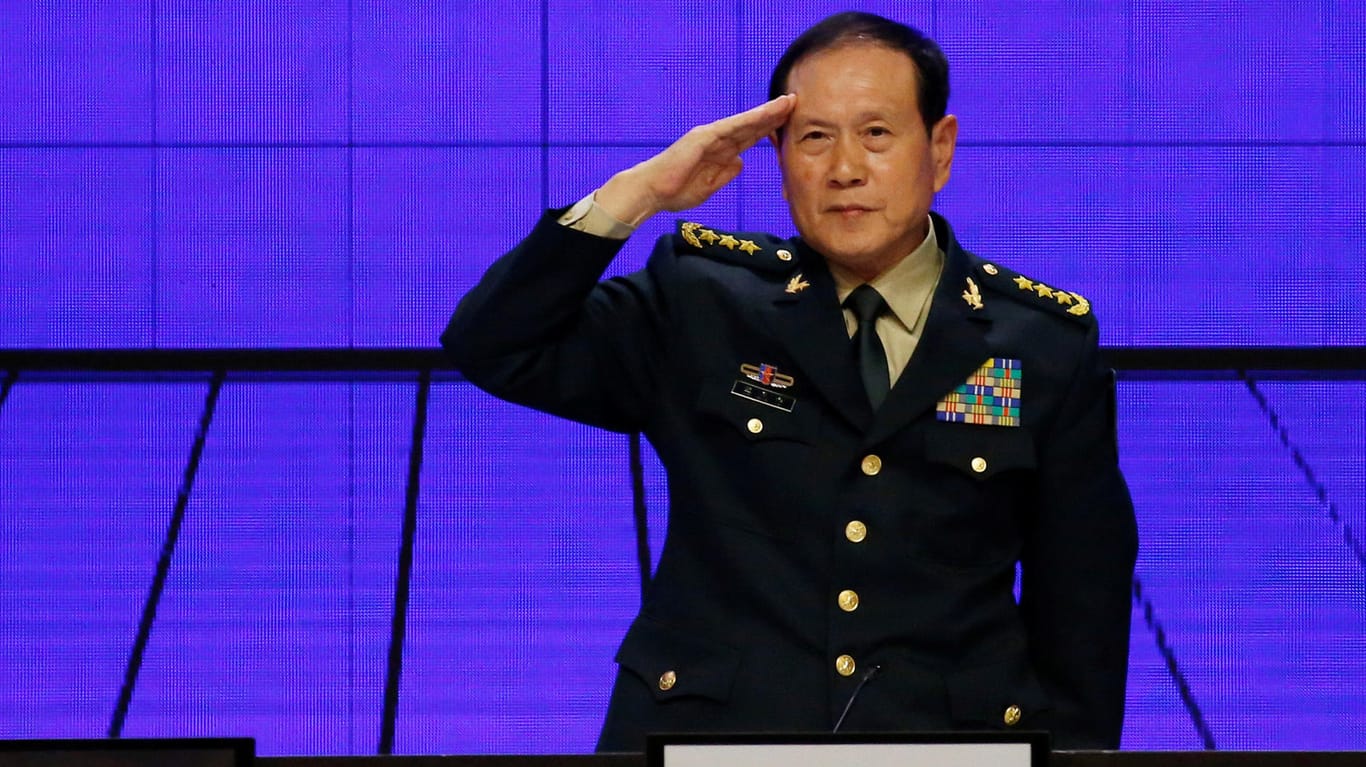 Chinese Defense Wei Fenghe: Der chinesische Verteidigungsminister hält den massiven Gewalteinsatz am Tiananmen 1989 für gerechtfertigt.Wei Fenghe salutes at the IISS Shangri-la Dialogue in Singapore