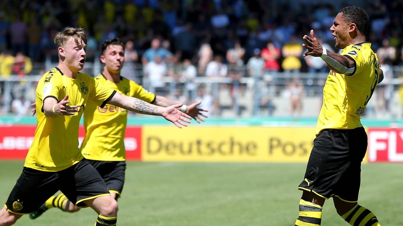 Durften die deutsche Meisterschaft feiern: Die Spieler von Borussia Dortmund. Durften die deutsche Meisterschaft feiern: Die Spieler von Borussia Dortmund.