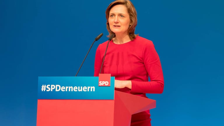 Wollte SPD-Vorsitzende werden: Simone Lange trat 2018 gegen Andrea Nahles an. Die Flensburger Oberbürgermeisterin schließt nun eine erneute Kandidatur nicht aus.