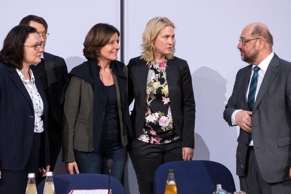 Die SPD braucht eine Nachfolgerin oder einen Nachfolger für Andrea Nahles: Im Gespräch sind Malu Dreyer, Ministerpräsidentin von Rheinland-Pfalz, Manuela Schwesig, Ministerpräsidentin von Mecklenburg-Vorpommern und auch – wieder – Martin Schulz (v.l.n.r.).