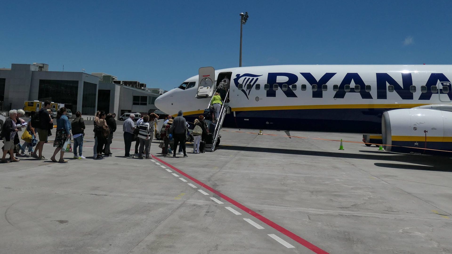 Sie ist ein klassischer Urlaubsflieger: Die Boeing 737 (hier von Ryanair) gilt als eines der zuverlässigsten Flugzeuge der Welt.