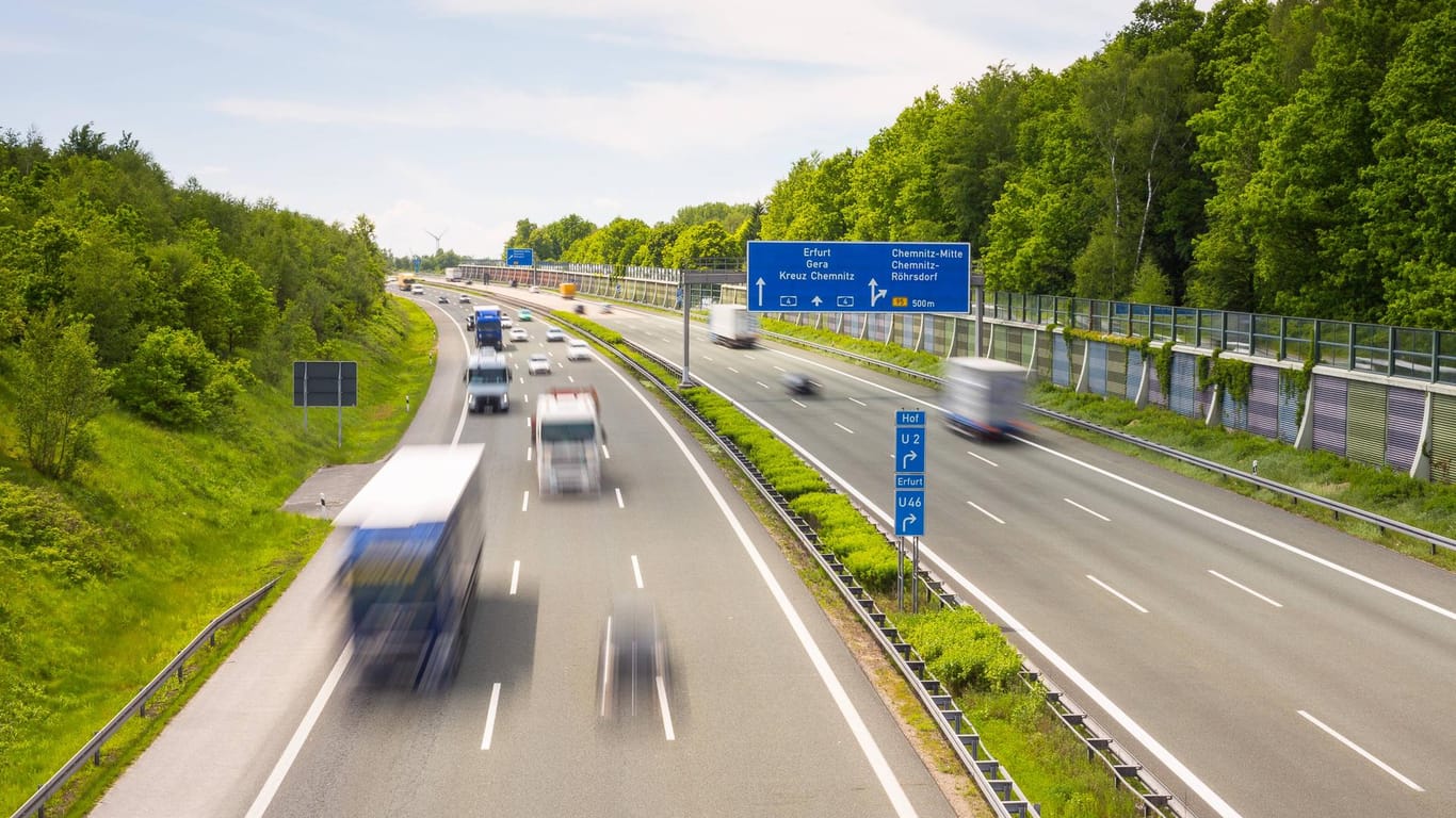 Autobahn A4 bei Chemnitz: Ein Ersthelfer ist schwer verletzt worden, als er einem anderen Autofahrer zur Hilfe eilte. (Symbolbild)