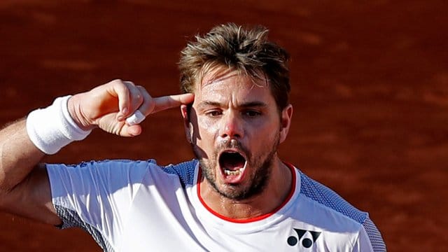 Stan Wawrinka bejubelt seinen Sieg über Stefanos Tsitsipas.