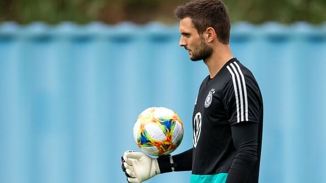 Torhüter Sven Ulreich trainiert mit der Nationalmannschaft im Stadion De Koel. Torhüter Sven Ulreich trainiert mit der Nationalmannschaft im Stadion De Koel.