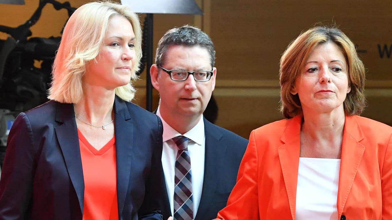Thorsten Schäfer-Gümbel, Malu Dreyer und Manuela Schwesig. Die SPD soll nach dem Rücktritt von Parteichefin Nahles zunächst kommissarisch von einem Trio geführt werden.