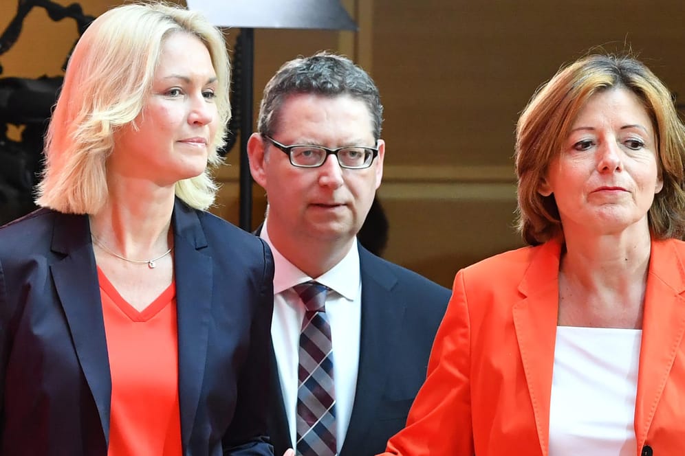 Thorsten Schäfer-Gümbel, Malu Dreyer und Manuela Schwesig. Die SPD soll nach dem Rücktritt von Parteichefin Nahles zunächst kommissarisch von einem Trio geführt werden.