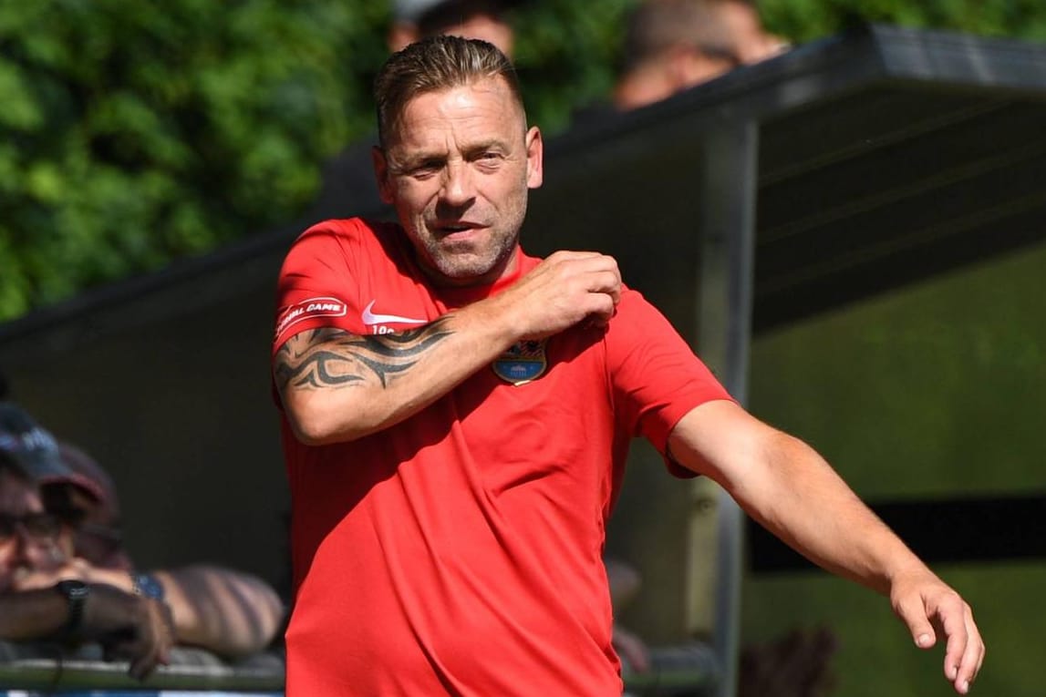 Thomas Häßler an der Seitenlinie bei Berlin United: Der 53-Jährige und der Sechstligist gehen getrennte Wege.