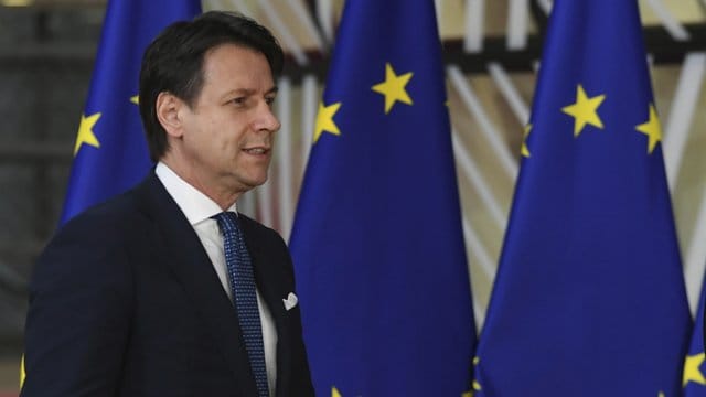 Italiens Ministerpräsident Giuseppe Conte droht mit Rücktritt. Italiens Ministerpräsident Giuseppe Conte droht mit Rücktritt.