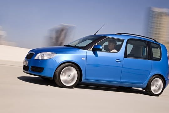 Den Fünftürer Skoda Roomster zeichnete bis zu seinem Ende 2015 eine hohe Variabilität im Innenraum aus.