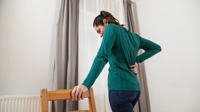 Chronischer Schmerz schränkt Betroffene oft erheblich ein, auch im Berufs- oder Sozialleben. Chronischer Schmerz schränkt Betroffene oft erheblich ein, auch im Berufs- oder Sozialleben.