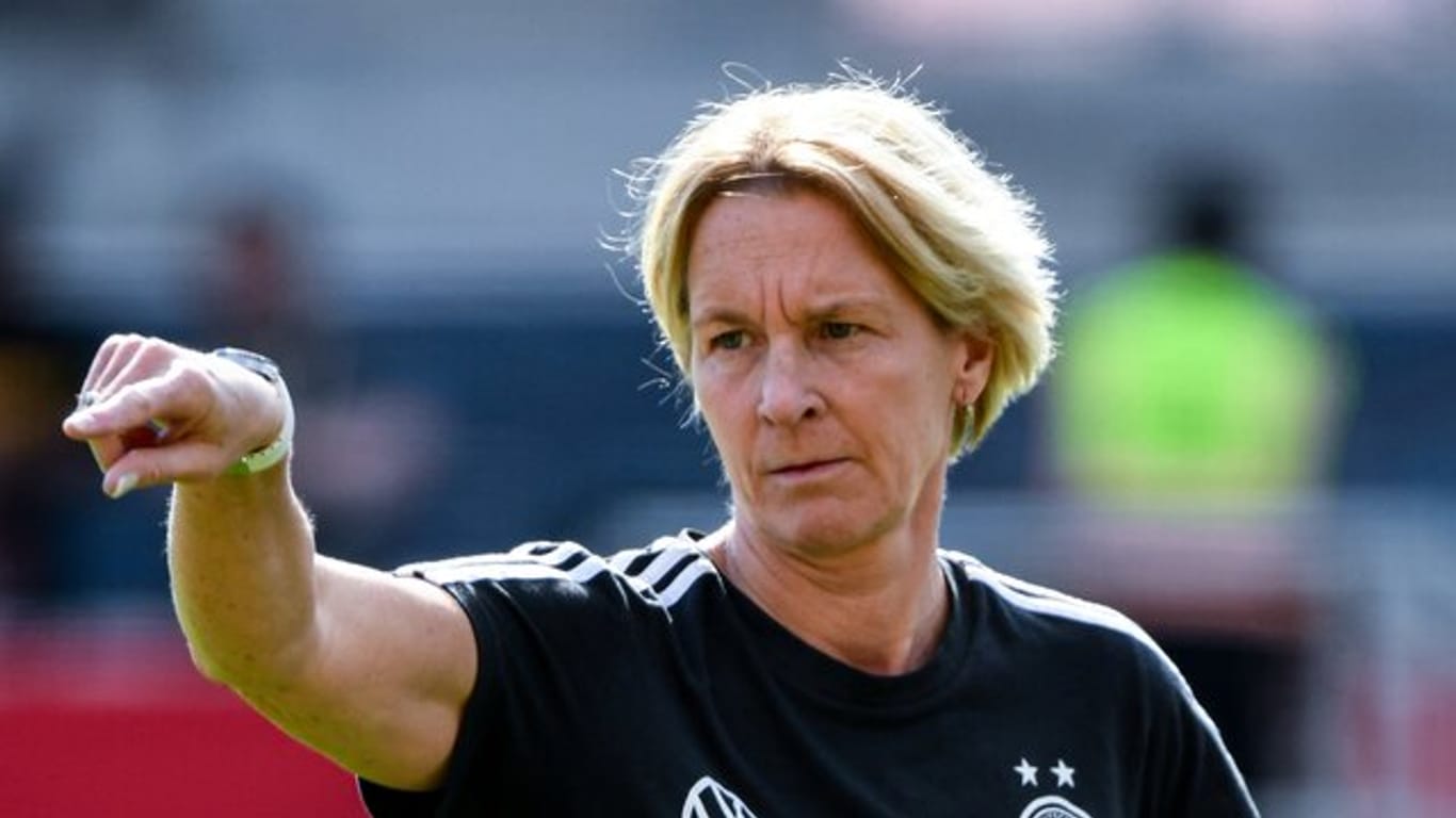 Martina Voss-Tecklenburg ist die Trainerin der deutschen Fußball-Frauen.
