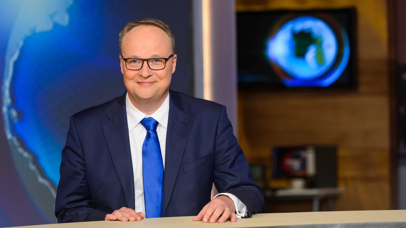 Oliver Welke in der "heute-show": Die Sendung erklärt satirisch das Weltgeschehen.