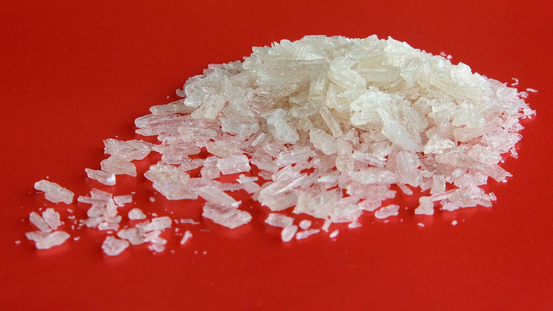 Crystal Meth: 64 der 103 Drogenpäckchen tauschte der Polizist aus und versuchte, mit dem Diebesgut zu fliehen. (Symbolbild) Crystal Meth: 64 der 103 Drogenpäckchen tauschte der Polizist aus und versuchte, mit dem Diebesgut zu fliehen. (Symbolbild)