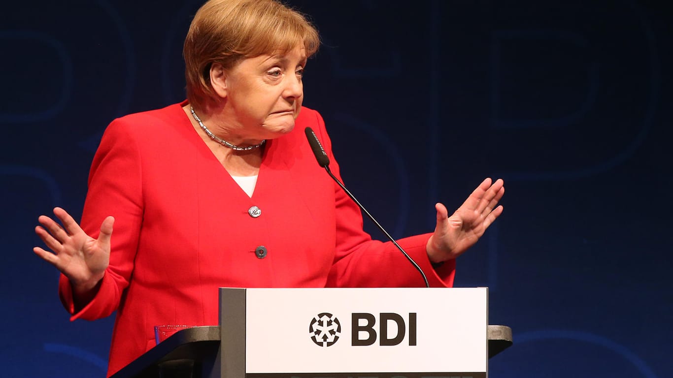 Angela Merkel: Die Bundesregierung kontert die Kritik der deutschen Industrie. Auch die Wirtschaft habe Aufgaben vor sich.