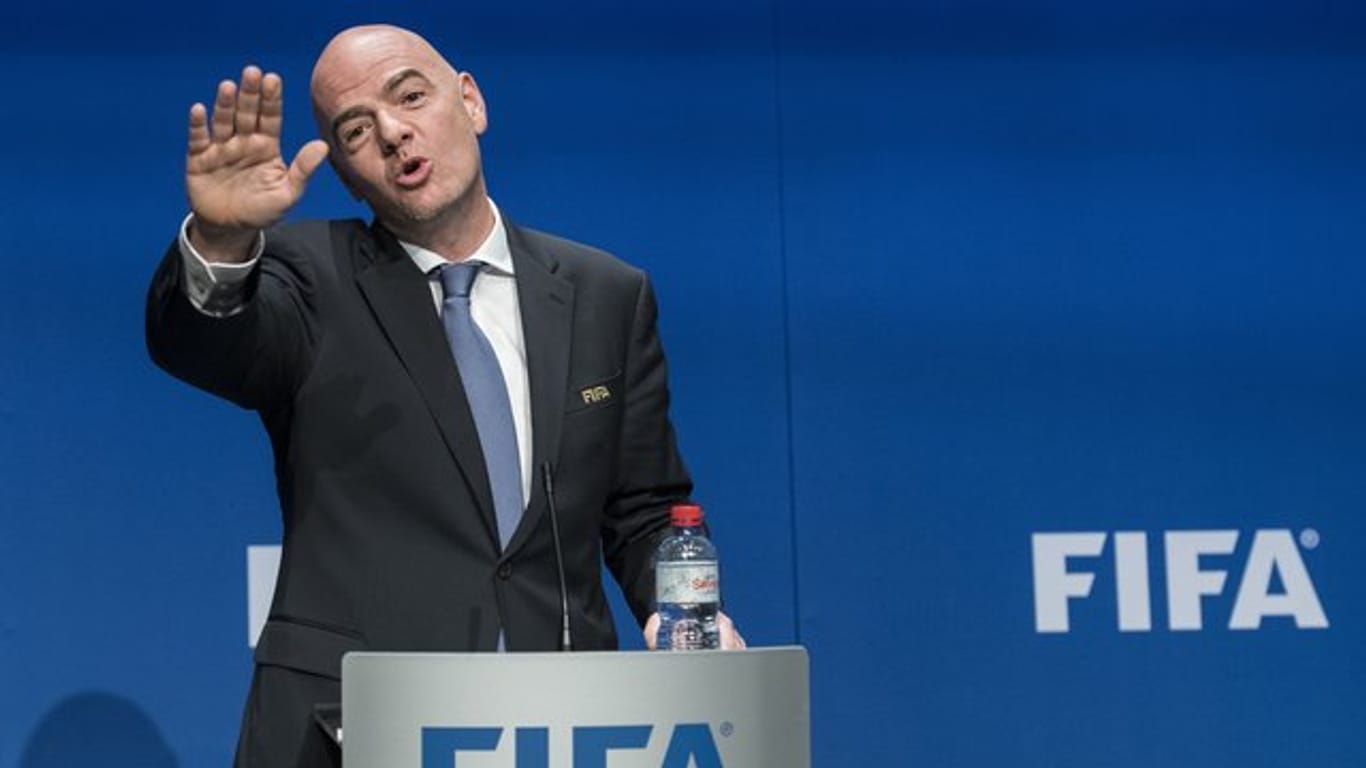 Gianni Infantino steht beim FIFA-Kongress in Paris vor seiner Wiederwahl als Präsident des Fußball-Weltverbandes.