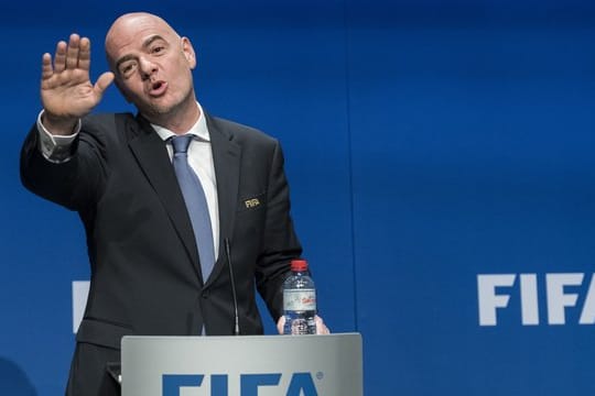 Gianni Infantino steht beim FIFA-Kongress in Paris vor seiner Wiederwahl als Präsident des Fußball-Weltverbandes.