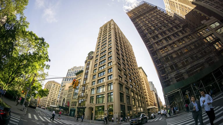 212 Fifth Avenue: Jeff Bezos hat hier offenbar ein Penthouse und zwei Wohnungen gekauft.