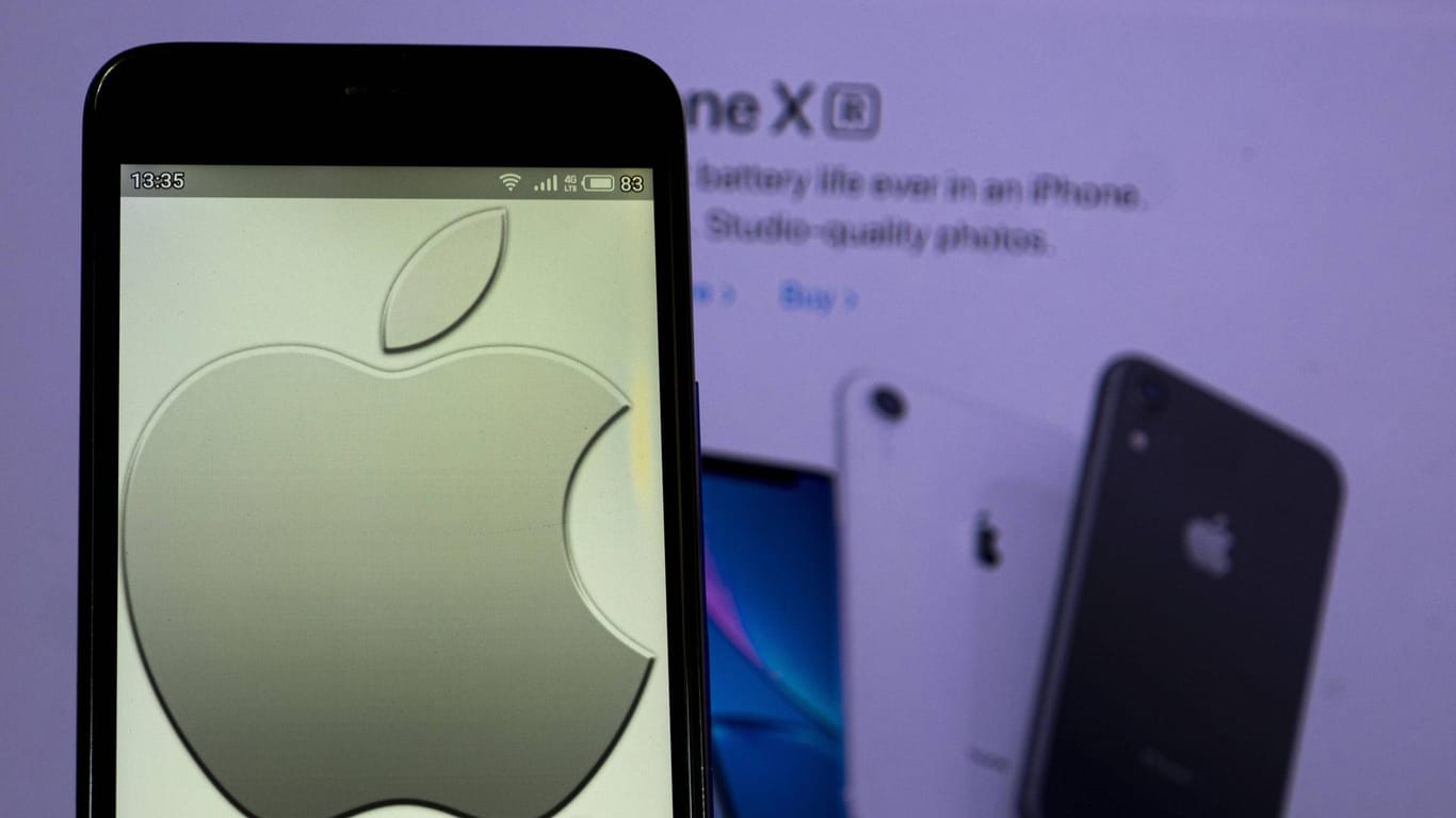 Apple-Logo auf einem iPhone: Wie steht es um die Privatsphäre?