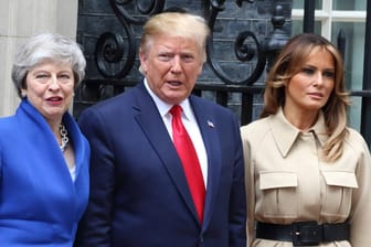 Theresa May empfängt Donald Trump und seine Frau Melania: Der US-Präsident ist gemeinsam mit der First Lady auf Staatsbesuch in Großbritannien.