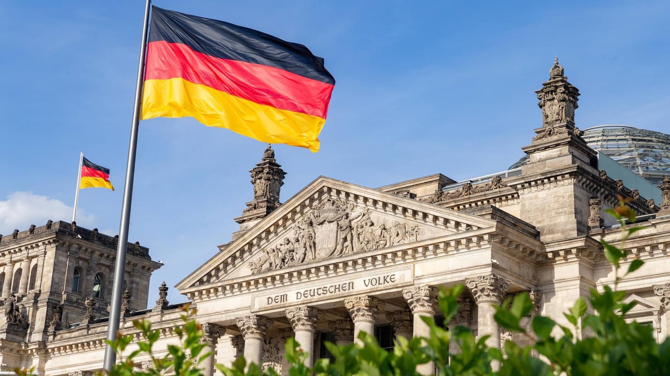 Der Bundestag in Berlin: 28 Prozent der ostdeutschen Einwohner sind nicht zufrieden mit der Demokratie.