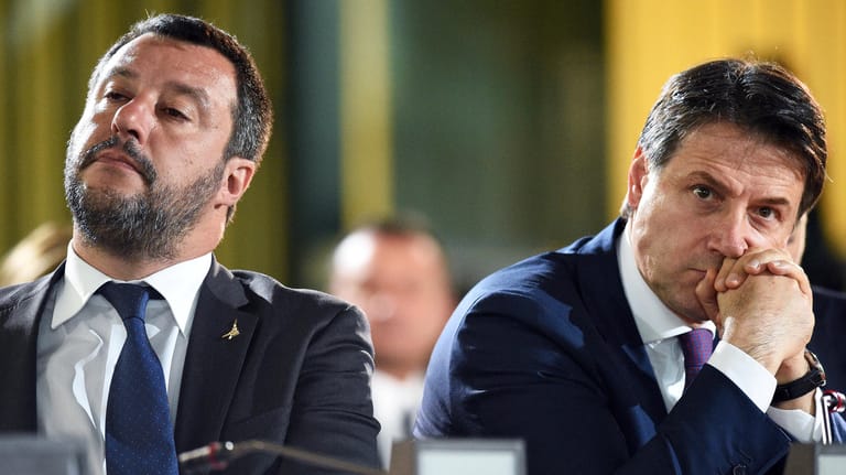 Italiens Innenminister Matteo Salvini und Regierungschef Giuseppe Conte: Ihrer Regierung droht ein Schulden-Strafverfahren der EU.
