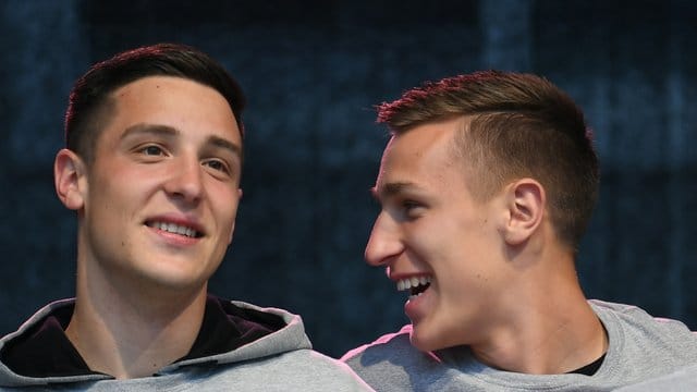 Die Gebrüder Schlotterbeck, Keven (l) und Nico Schlotterbeck, bleiben beim SC Freiburg. Die Gebrüder Schlotterbeck, Keven (l) und Nico Schlotterbeck, bleiben beim SC Freiburg.