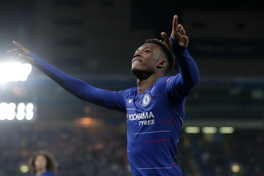 Callum Hudson-Odoi spielt in der Premier League für den FC Chelsea.