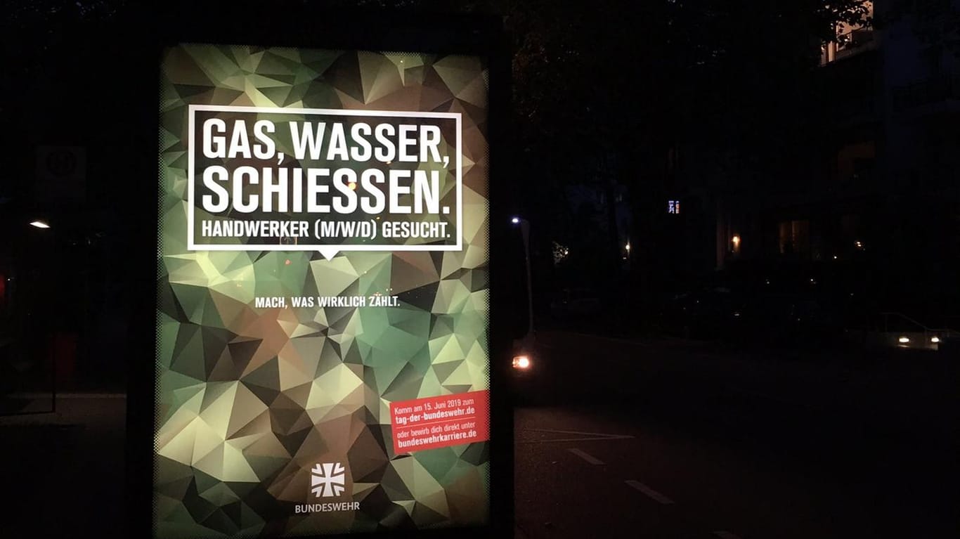 Werbeplakat der Bundeswehr: Diese Werbekampagne läuft noch bis zum Juli.