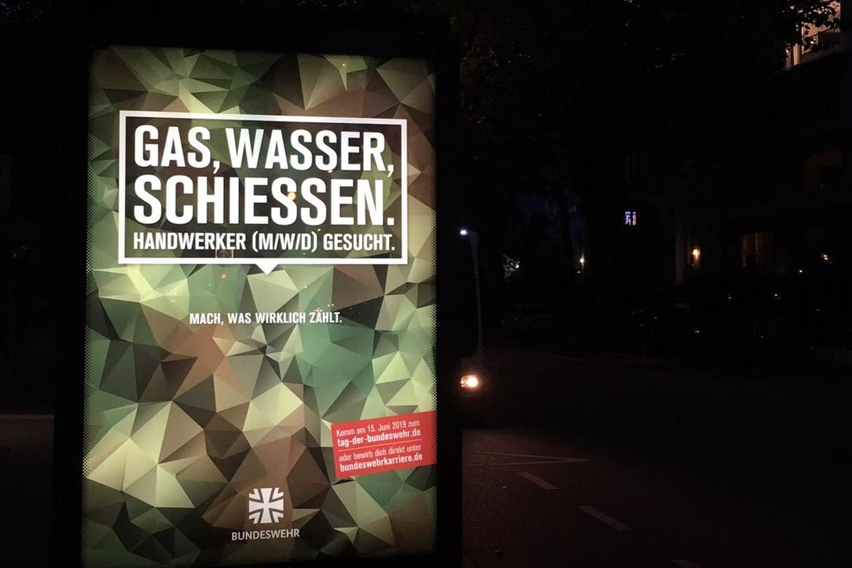 Werbeplakat der Bundeswehr: Diese Werbekampagne läuft noch bis zum Juli.