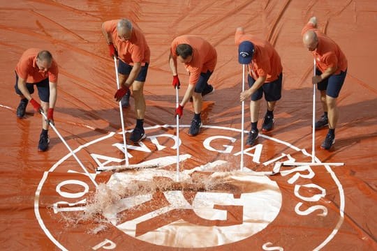 Regen in Paris: Derzeit kann bei den French Open nicht gespielt werden.