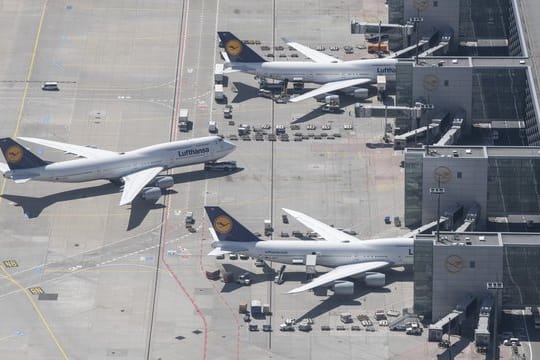 Bislang mit steuerfreiem Kerosin unterwegs: Lufthansa-Jets an Terminal 1 des Flughafens Frankfurt.